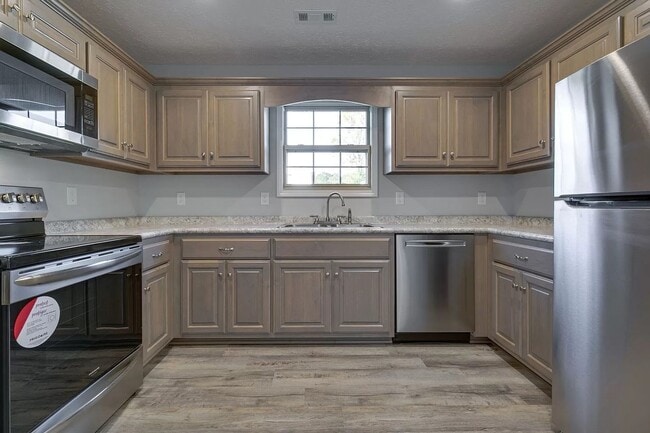 Photo - Spacious ranch style 2-bedroom, 2 bath duplexes located in Manchester! Unit 296 Hunt Street