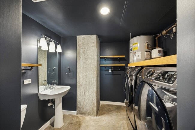 Building Photo - 2000 Bagby St Unit 11423