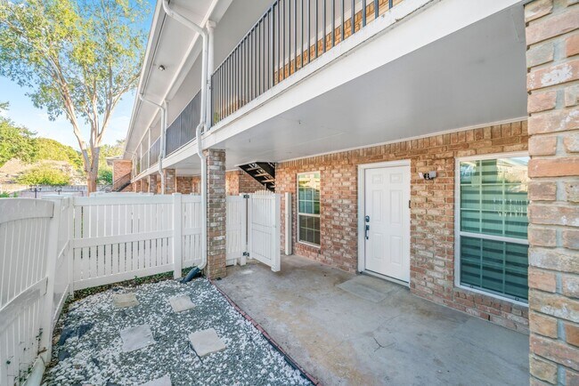 Building Photo - 14333 Memorial Dr Unit 56