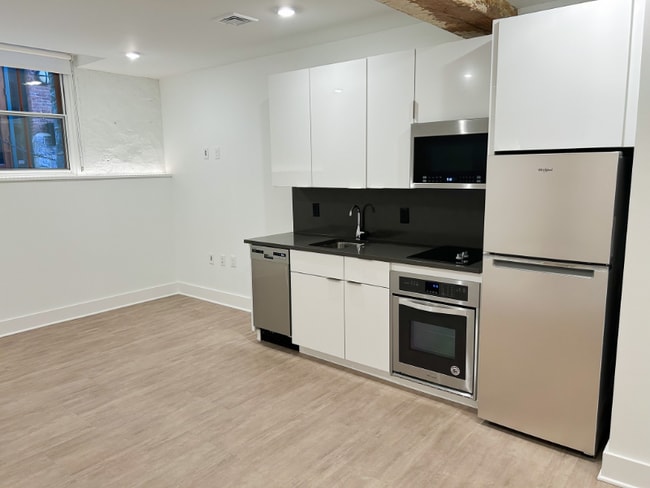 Building Photo - 425 N Prince St Unit 2