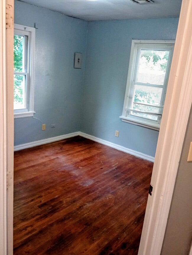 Photo - 209 E Douglas Dr
