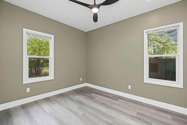 Photo - 520 Smith St