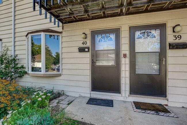 Photo - 40 N Lakewood Gardens Ln Townhome