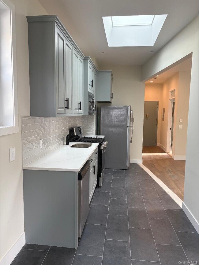 Photo - 687 Nepperhan Ave