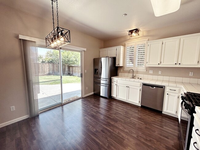 Photo - 253 Creektrail Ct