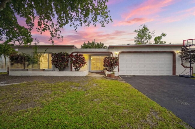 Building Photo - 920 NW 92nd Ave