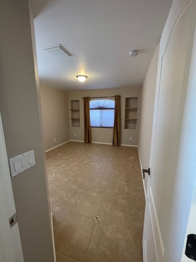 Available in JULY, Single story 3bd/ 2bath... - Available in JULY, Single story 3bd/ 2bath...