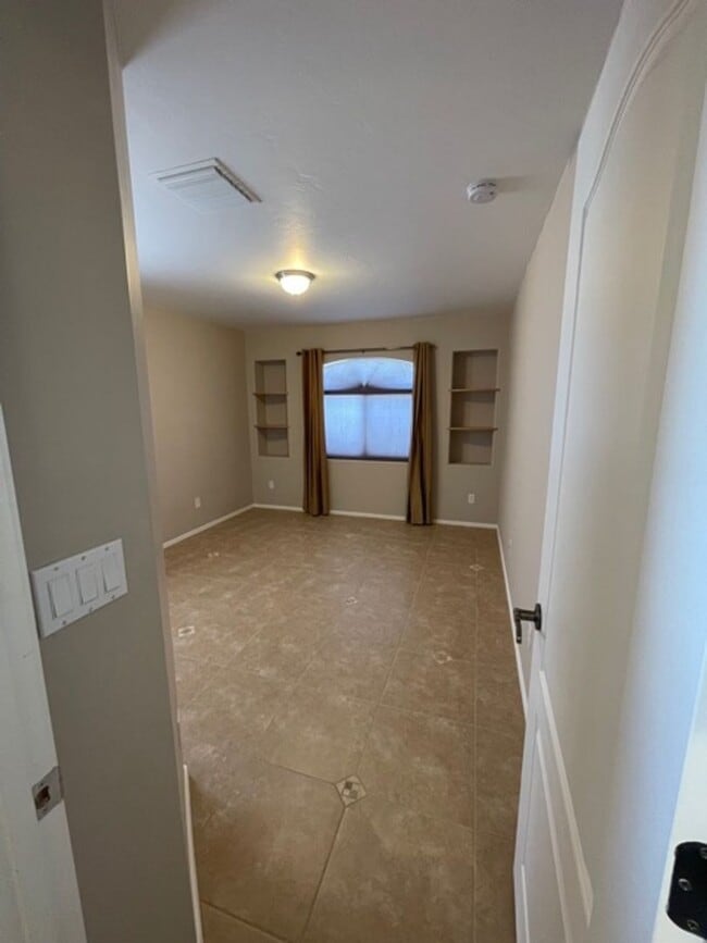 Building Photo - Available in JULY, Single story 3bd/ 2bath... Rental