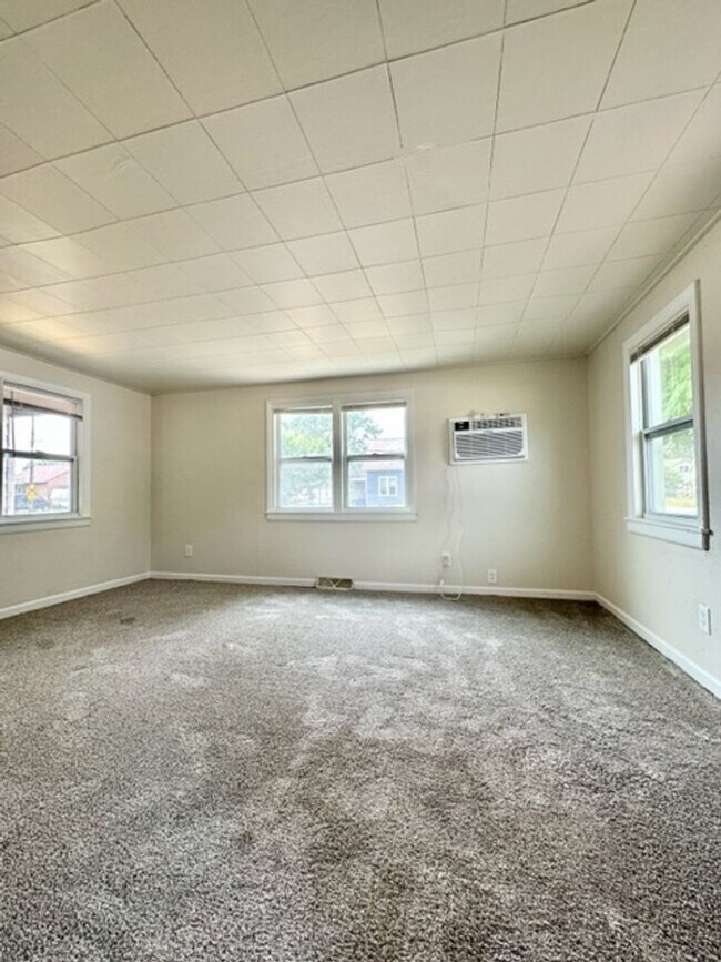 Photo - 1128 St George St