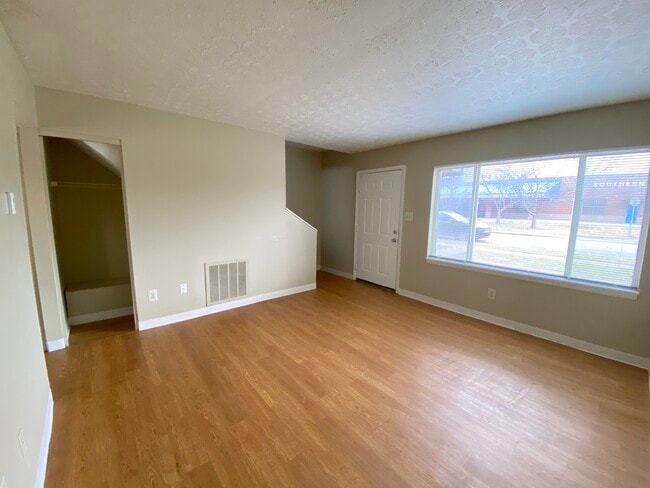 2 & 3 bedroom townhouse living room - Southern Oaks Apartments - Income Restricted