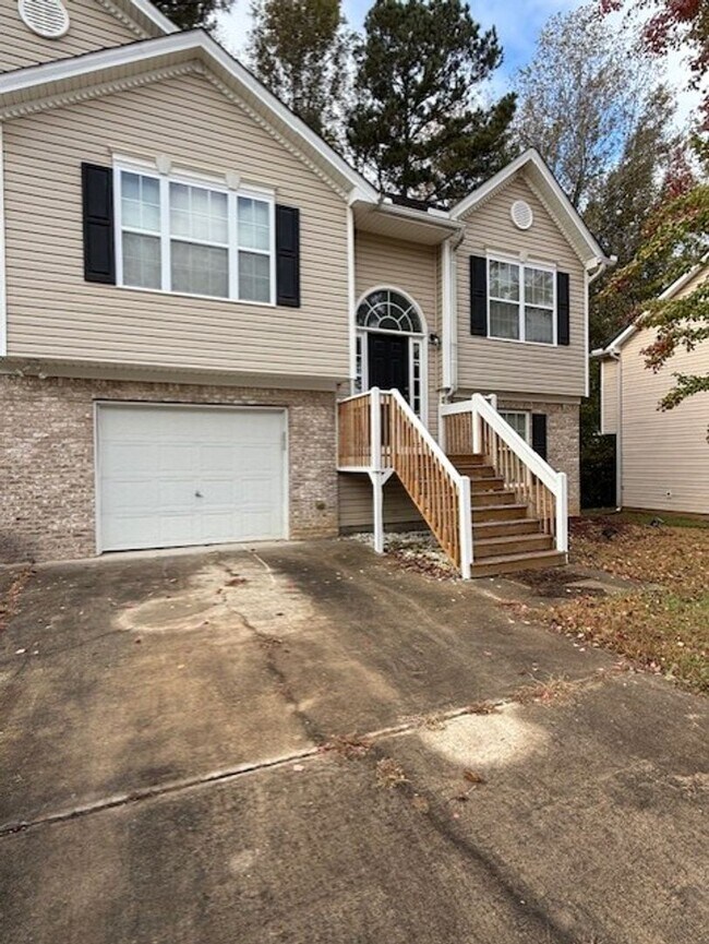 Photo - 4 Bedroom 3 Bath Specious Home