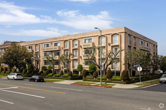 Photo - 2445 S Barrington Ave