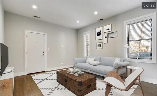 Photo - 3350 N Kenmore Ave Unidad CH3