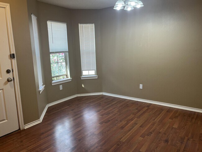 Photo - 10607 Elgin Ave