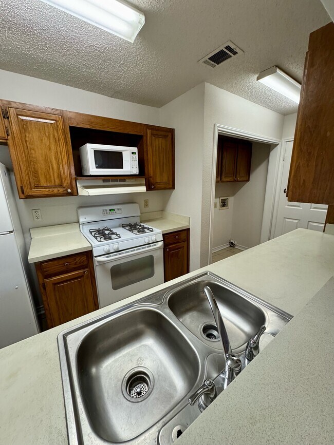 Photo - 625 Manco Rd