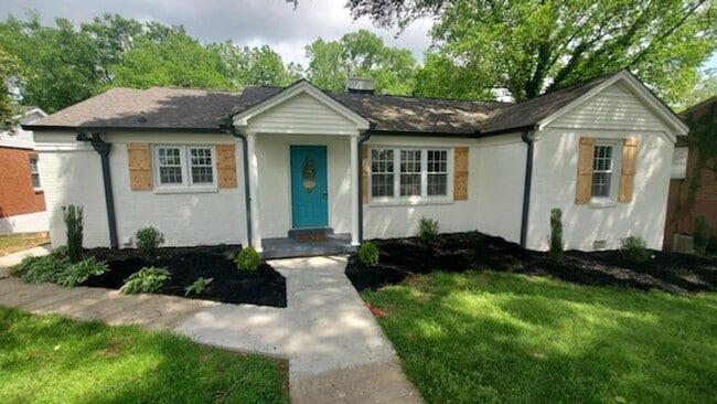 Building Photo - 4 Bedroom, 3 Bath Home w/  1 Car Garage