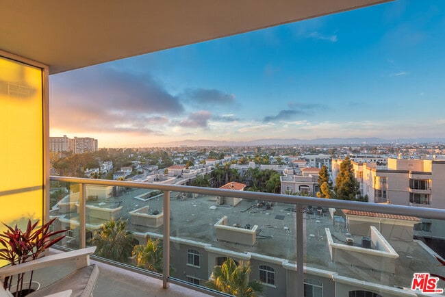 Photo - 13700 Marina Pointe Dr Unidad 807