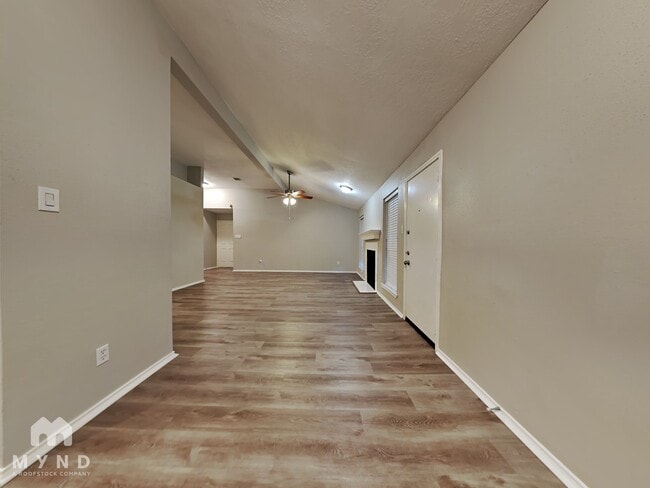 Photo - 225 Bedford Ln