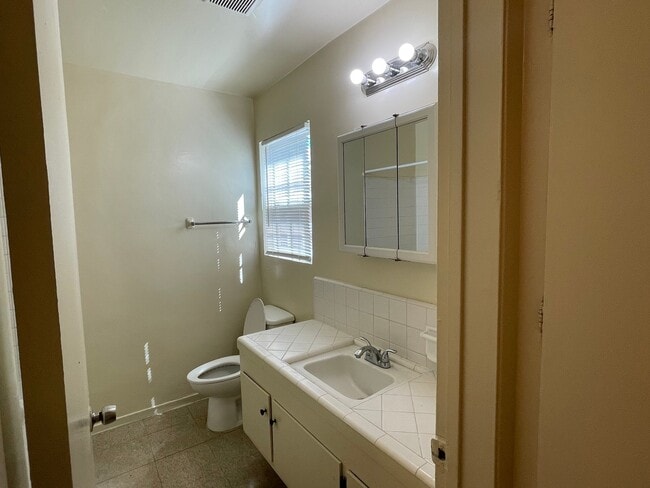1302 E Kingsley Ave Unit 1302 E. Kingsley Ave. 5