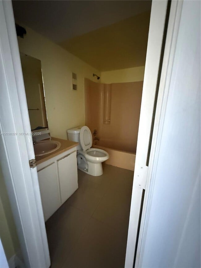 Photo - 8740 N Sherman Cir Unidad 402