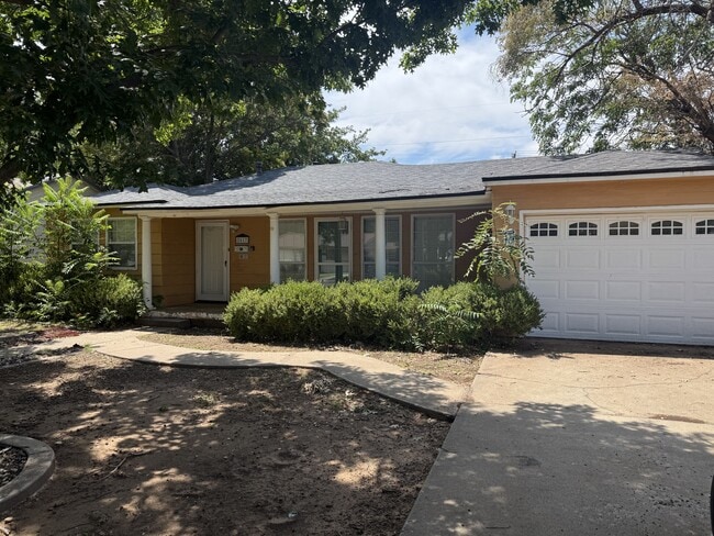 Building Photo - 2617 33rd St Rental