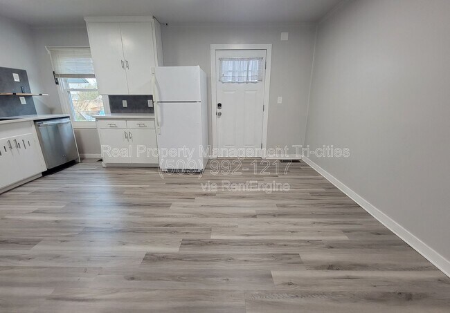 Photo - 400/402 Barth Ave Unit 402a