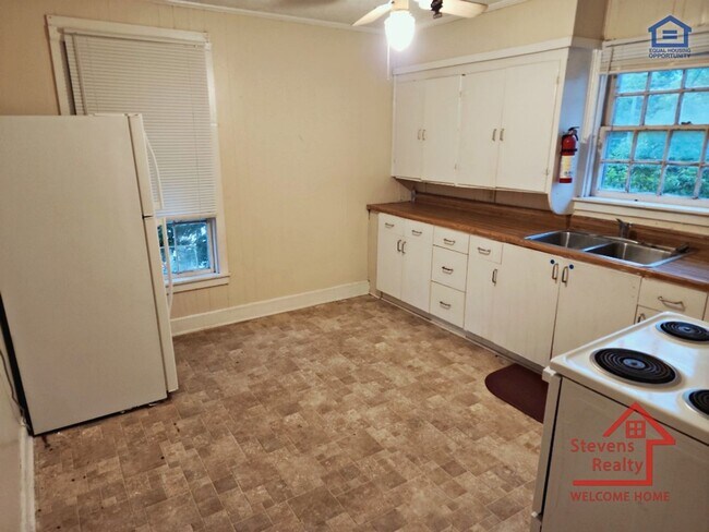 Photo - 414 W Bockman Way