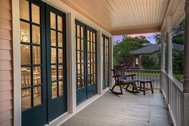 Photo - 806 E Main St