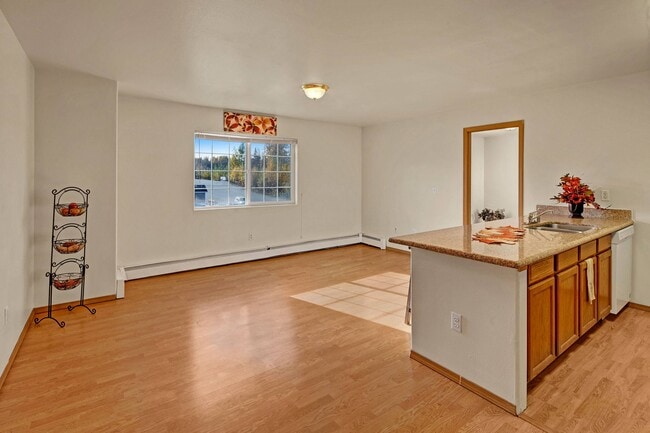 Amber Ridge Apartments - Kitchen & Livingroom - Amber Ridge