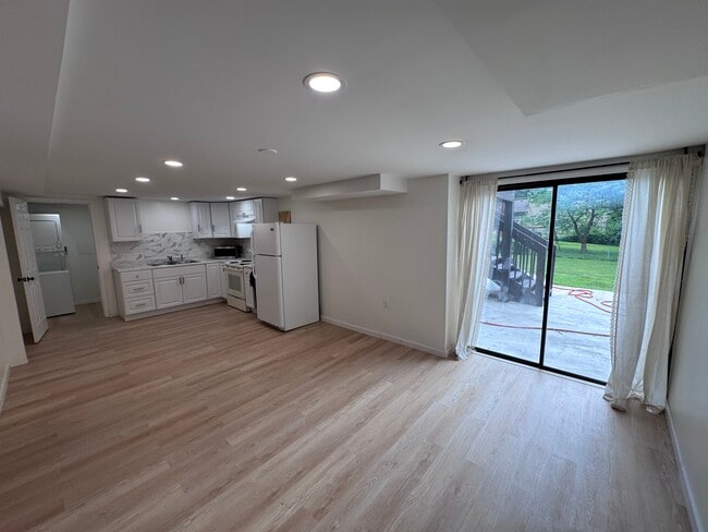 Building Photo - 11409 W 99th St