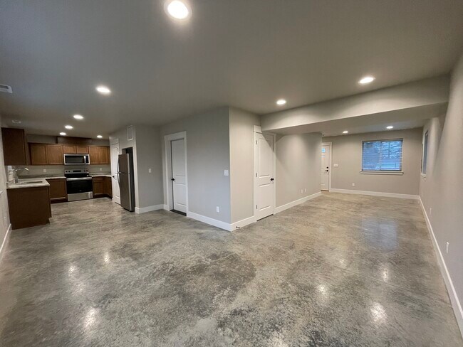 Photo - 412 W 1st St Unit A