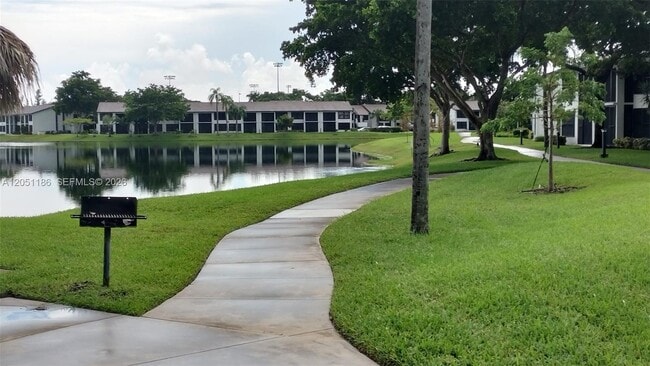 Building Photo - 212 Lake Pointe Dr Unit 307