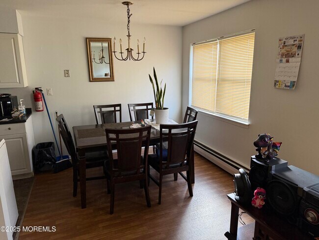 Photo - 76 Manchester Ct Unidad B