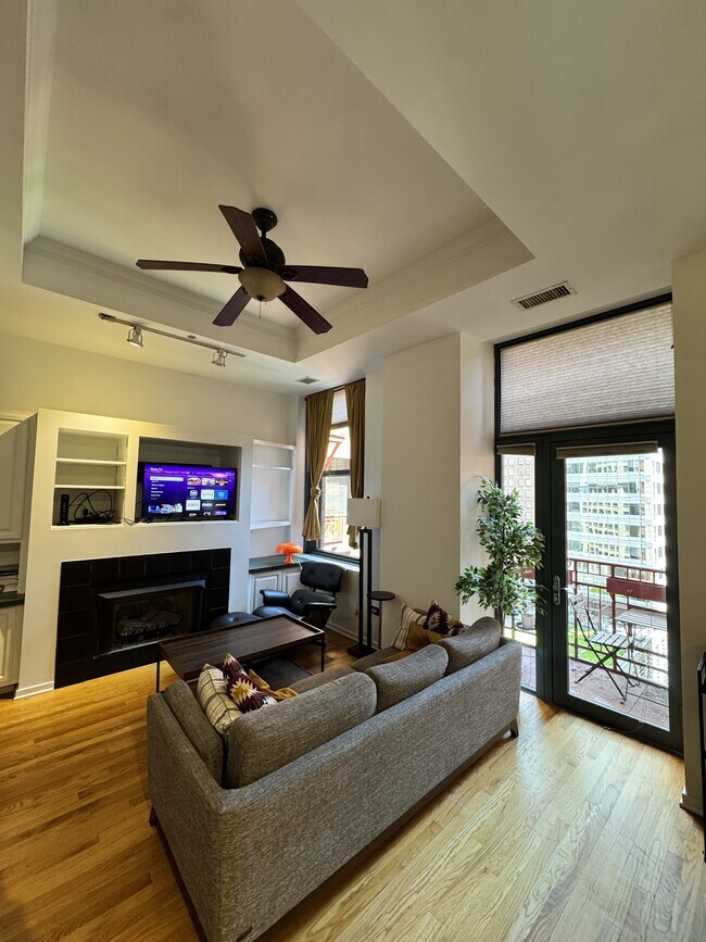 Photo - 208 W Washington St