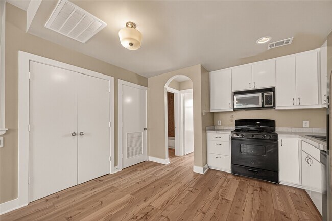 Photo - 5941 S Loop E Unit 104