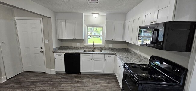 Photo - 215 San Jacinto St