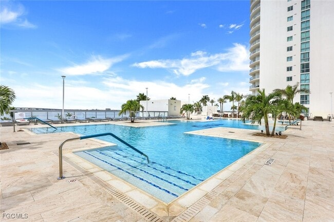 Photo - 3000 Oasis Grand Blvd Unidad 2307