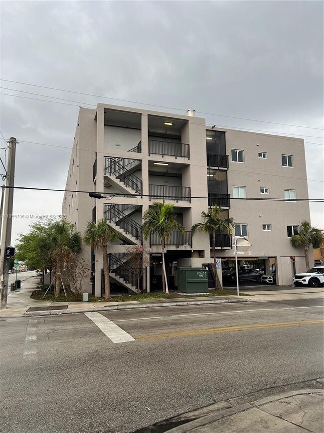 Building Photo - 2311 NW 22nd Ave Unit 303 Rental