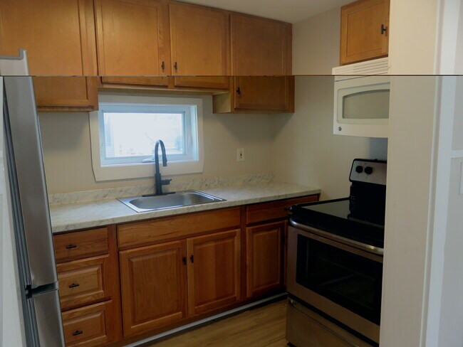 kitchen - 52 Park St Unit A