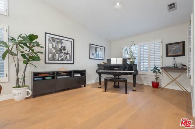 Photo - 1220 Dincara Rd