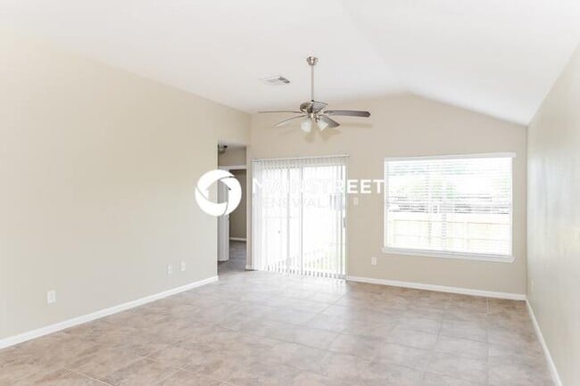Photo - 3 Bedroom Pet-Friendly Home in Houston, TX...