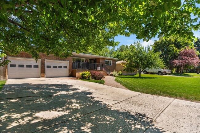 Building Photo - 826 Blackmore Pl