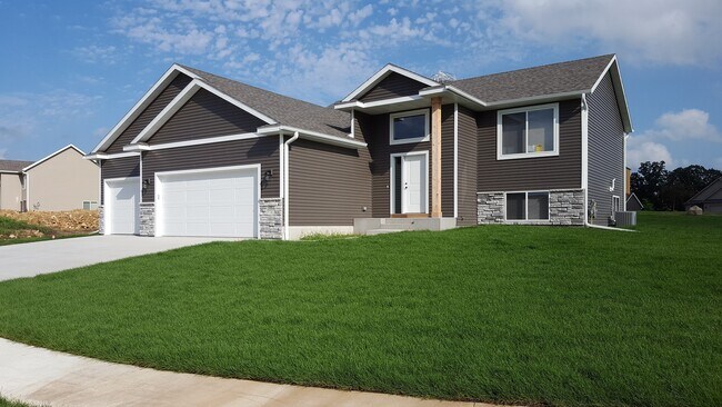 Front view - 3984 Stone Point Dr NE