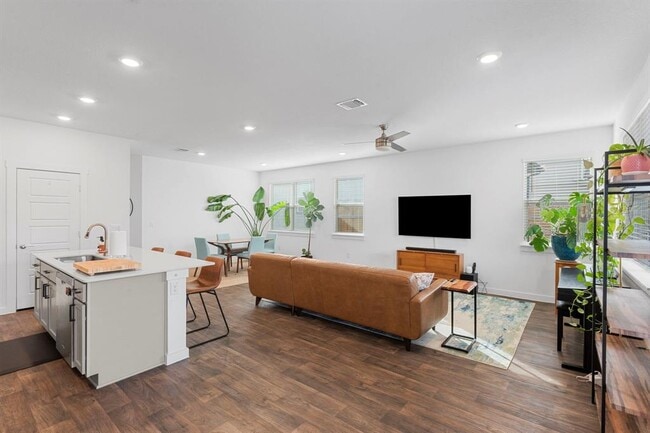 Photo - 3204 Egan Dr