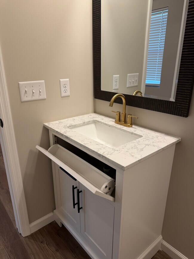 Photo - 3919 Crane St