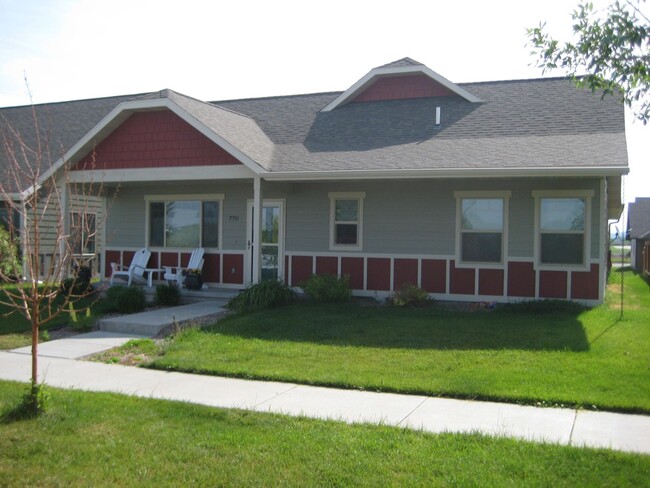 Beautiful Single Family Home! Walking dist... - Beautiful Single Family Home! Walking dist...