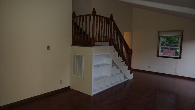 Living room - 307 E Cherry St Unidad 307