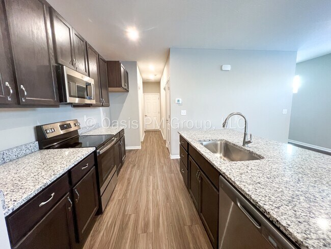 Photo - 521 Rochdale Run