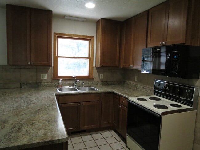 Photo - 725 W 19th St