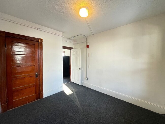 Building Photo - 457 Beech St Unit 2